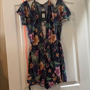 4/$20💕🦄💕Fashion nova tropical romper
